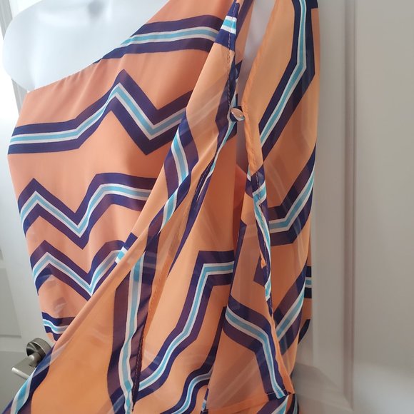 Fun Asos One-Sleeve Patterned Romper, with pockets! Size M - Picture 5 of 7